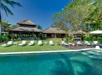 Villa Sungai Tinggi, Pool and Garden